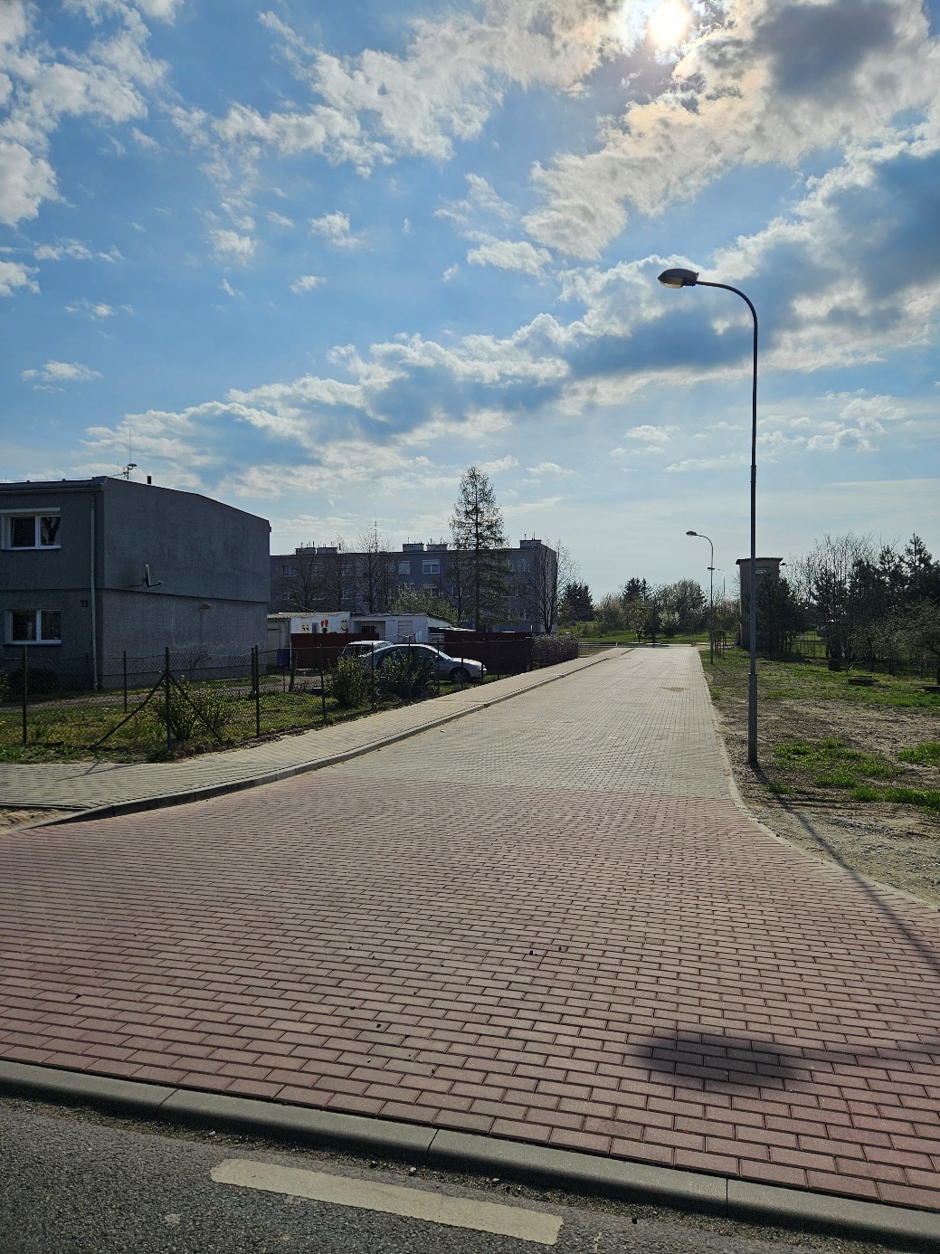 Przebudowa drogi do bloków w Radoszynie